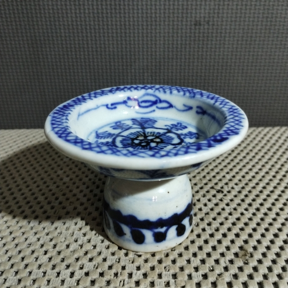Antique Chinese Qing Dynasty Blue and White Porcelain Stem Dish